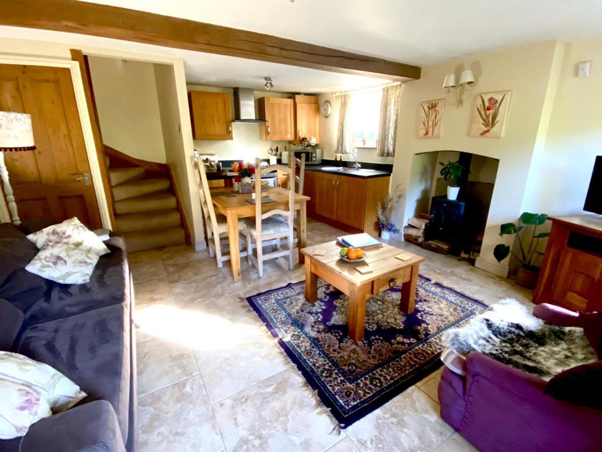 Dove Cottage Bisley  Екстер'єр фото